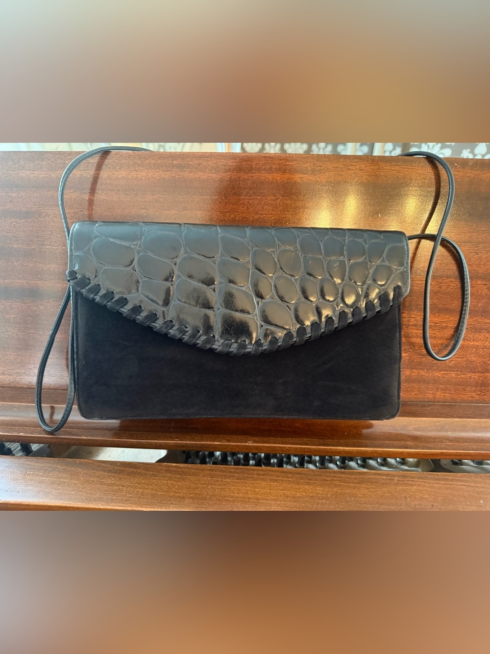 Vintage Sondra Roberts Black Leather Siede Crocodile Embossed Crossbody Envelope